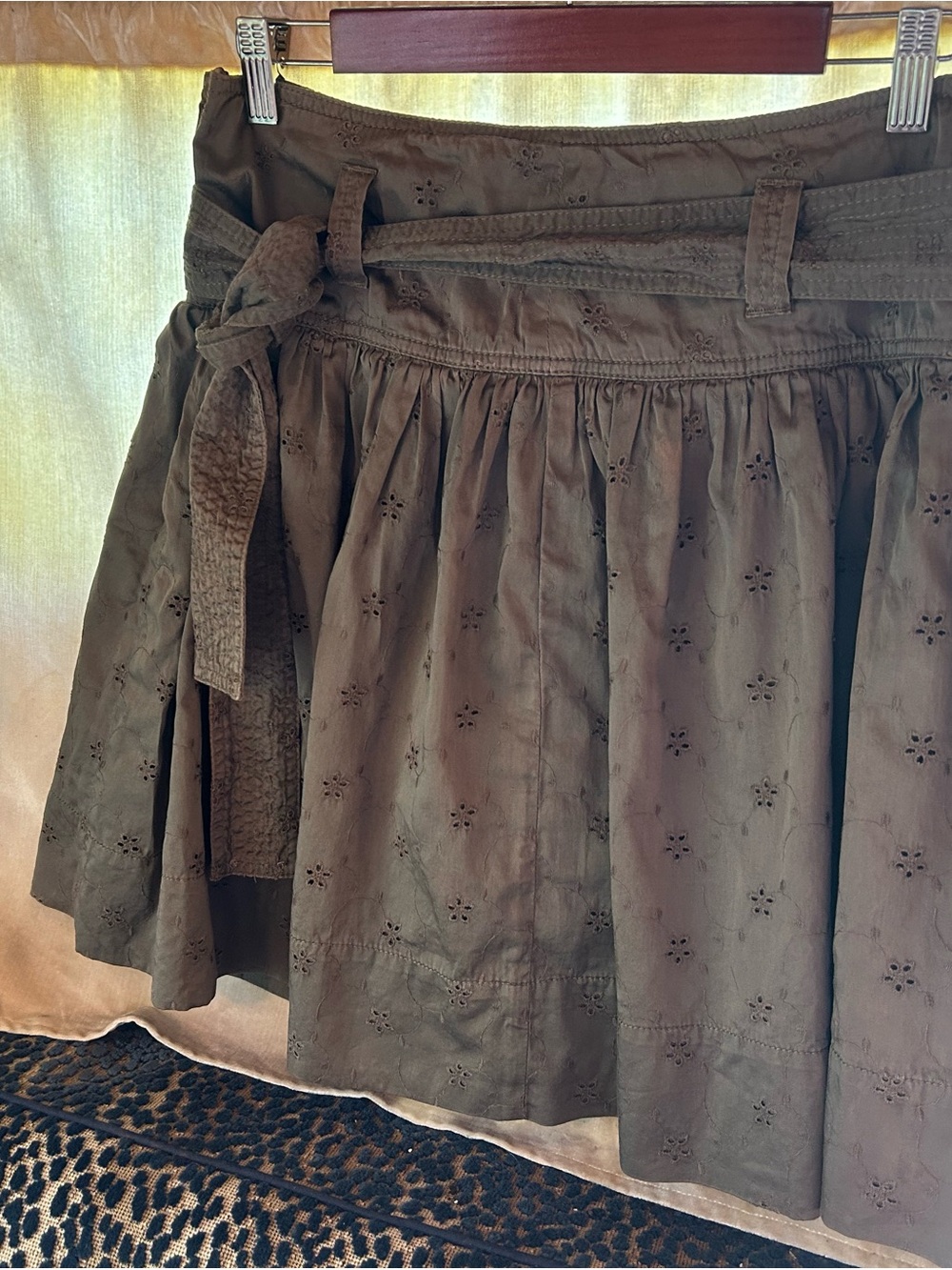 Burberry London Moss Green
Eyelet Skirt Midi With Belt US 10